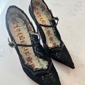 BEAUTIFUL LBN- Gucci Virginia Lace Scallop Edge Black Pumps Mary Jane Black Lace